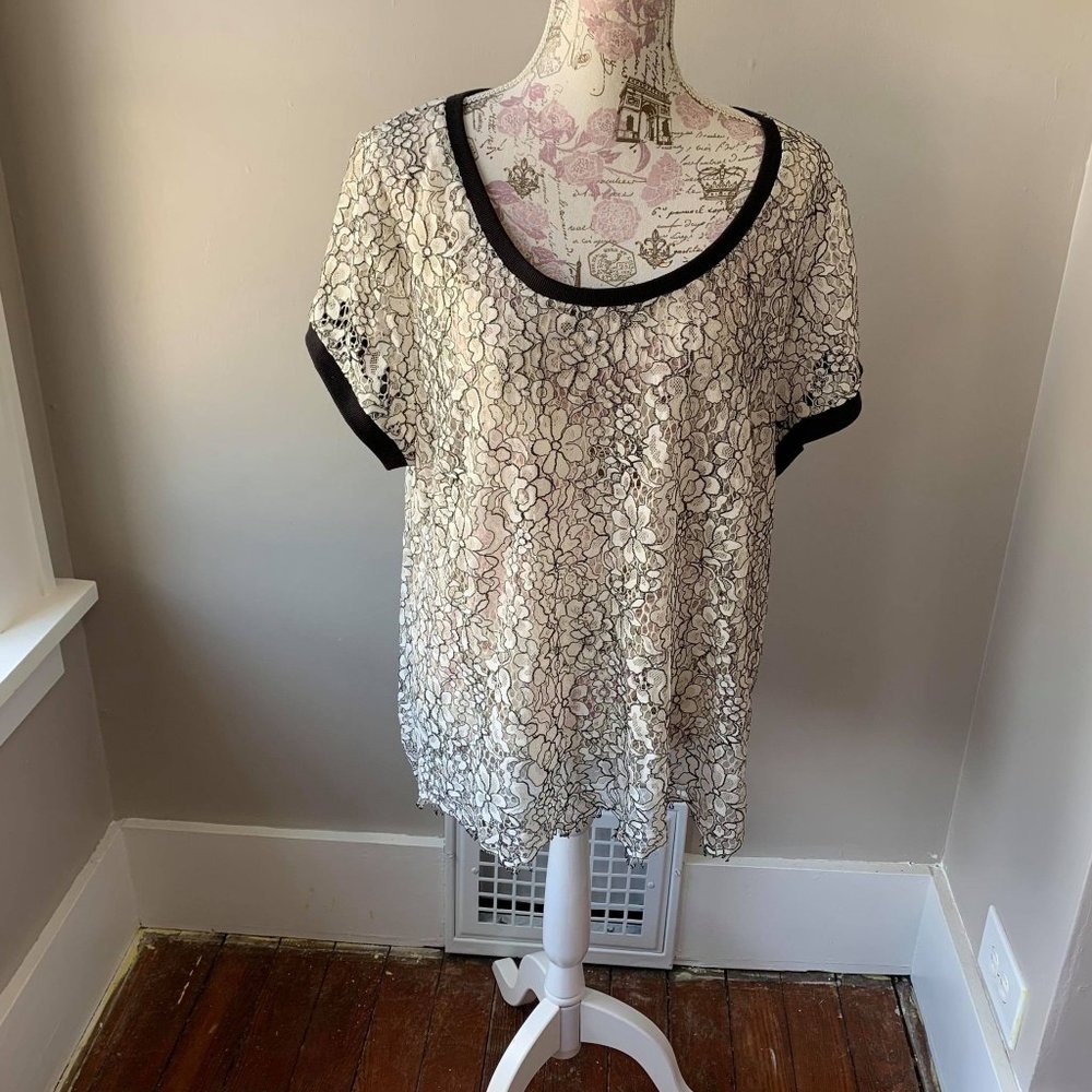 Torrid White & Black Lace Blouse Size 3